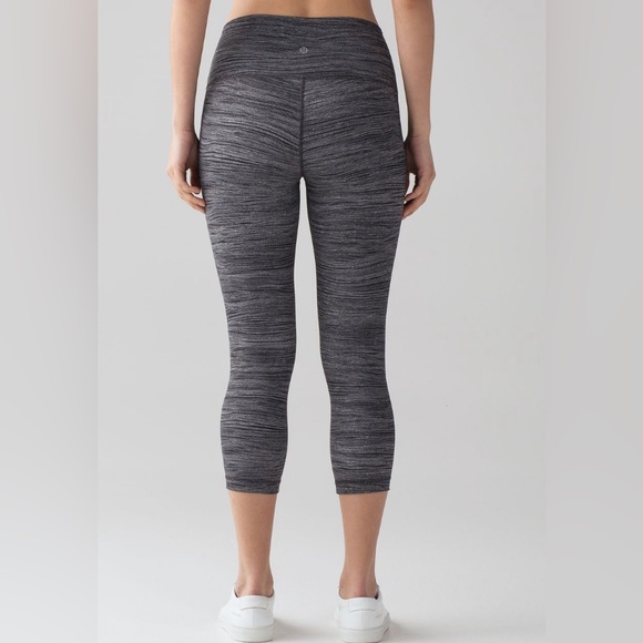 lululemon | size 6 Wunder Under Crop HR leggings 21" in Bit Point Ice Grey Black - Picture 4 of 8